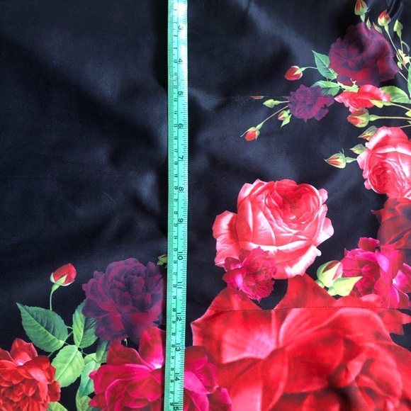 Stunning! Black and red blooms pencil dress - Picture 6 of 7